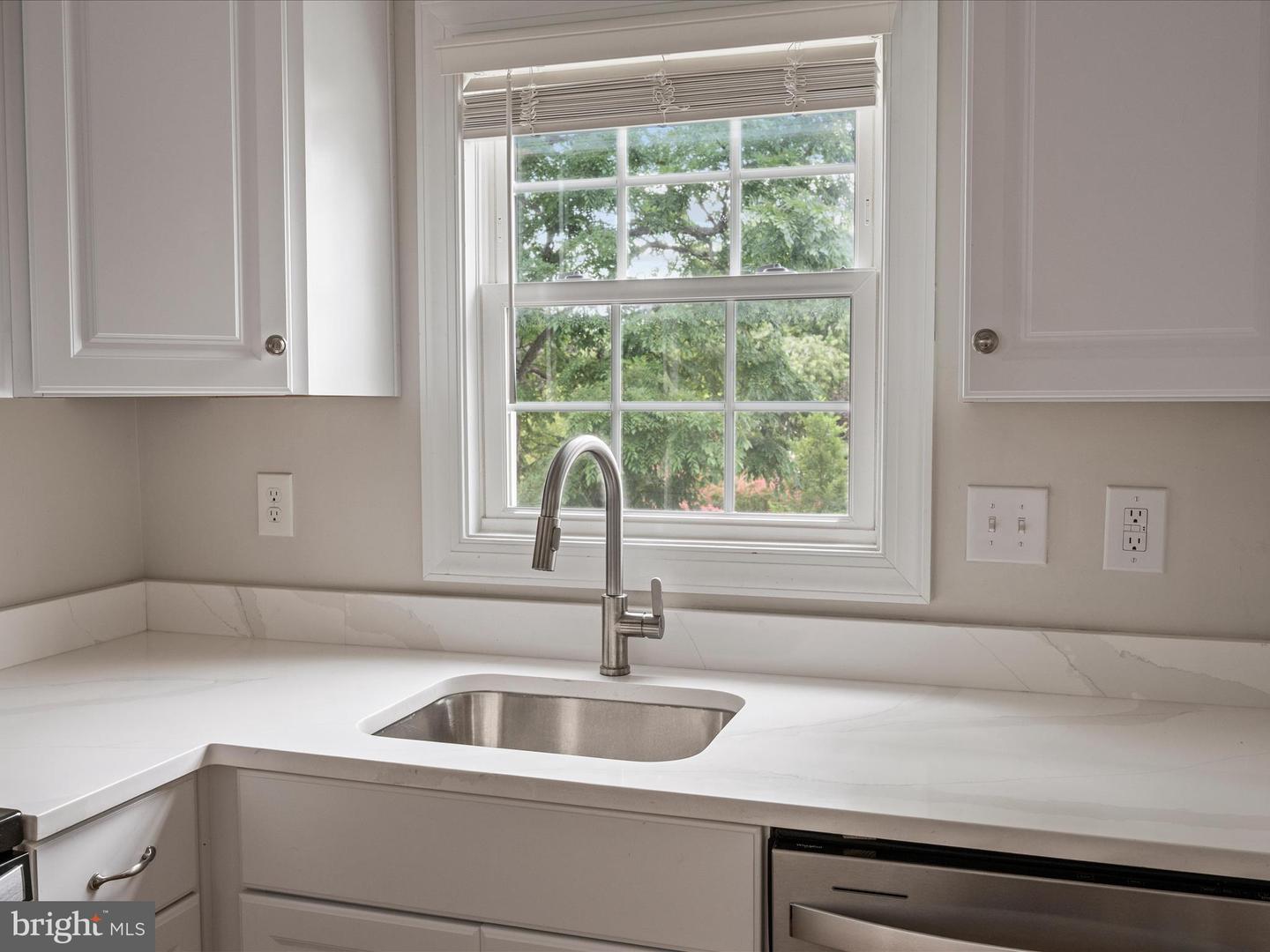 25 E HART ST, WINCHESTER, Virginia 22601, 5 Bedrooms Bedrooms, ,3 BathroomsBathrooms,Residential,For sale,25 E HART ST,VAWI2008926 MLS # VAWI2008926