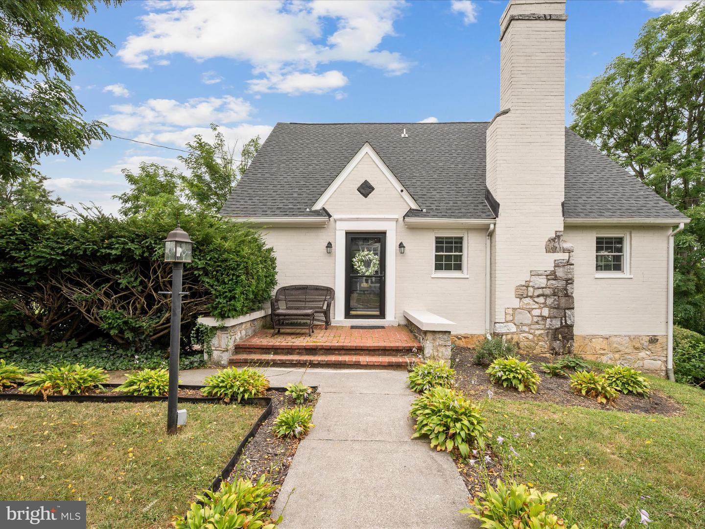 25 E HART ST, WINCHESTER, Virginia 22601, 5 Bedrooms Bedrooms, ,3 BathroomsBathrooms,Residential,For sale,25 E HART ST,VAWI2008926 MLS # VAWI2008926