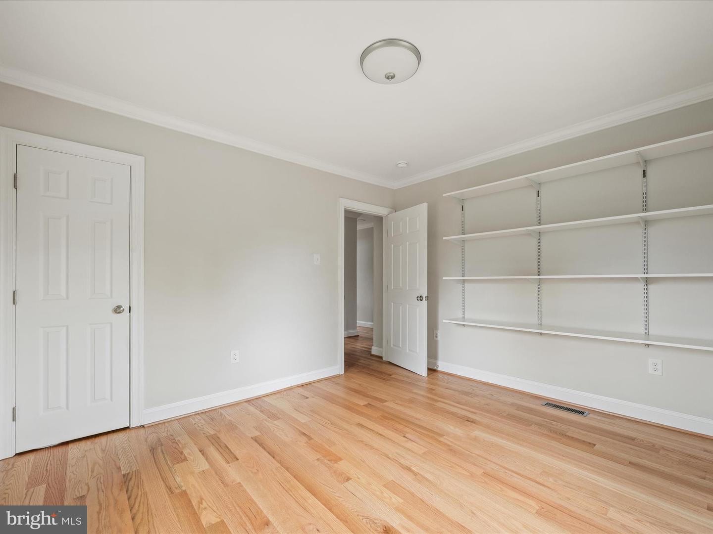 25 E HART ST, WINCHESTER, Virginia 22601, 5 Bedrooms Bedrooms, ,3 BathroomsBathrooms,Residential,For sale,25 E HART ST,VAWI2008926 MLS # VAWI2008926