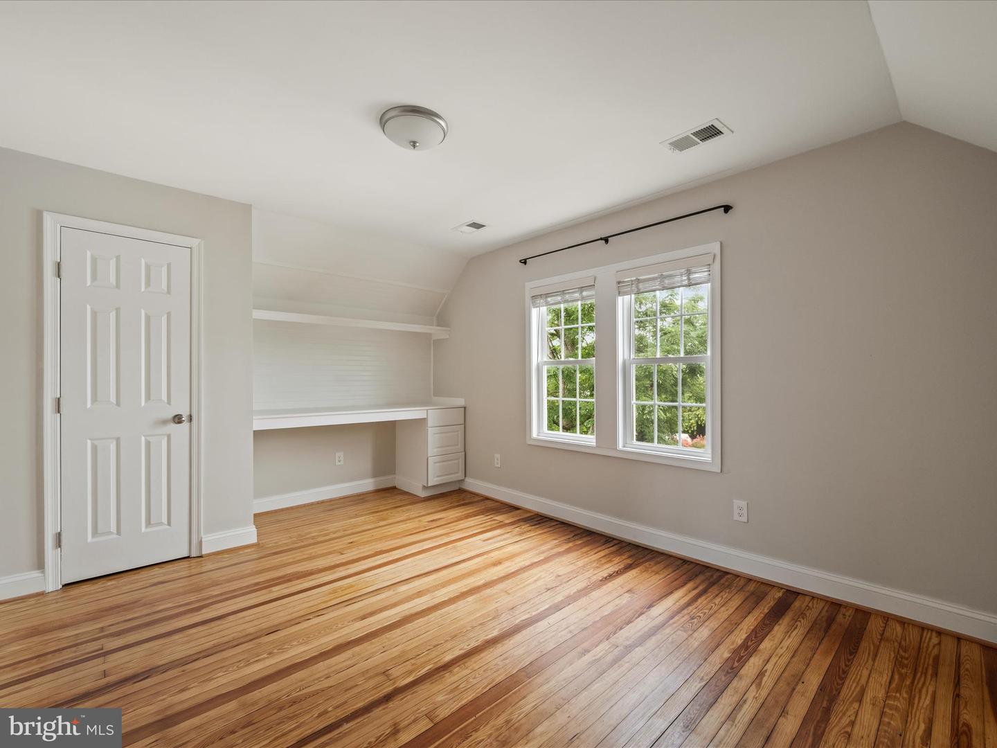 25 E HART ST, WINCHESTER, Virginia 22601, 5 Bedrooms Bedrooms, ,3 BathroomsBathrooms,Residential,For sale,25 E HART ST,VAWI2008926 MLS # VAWI2008926
