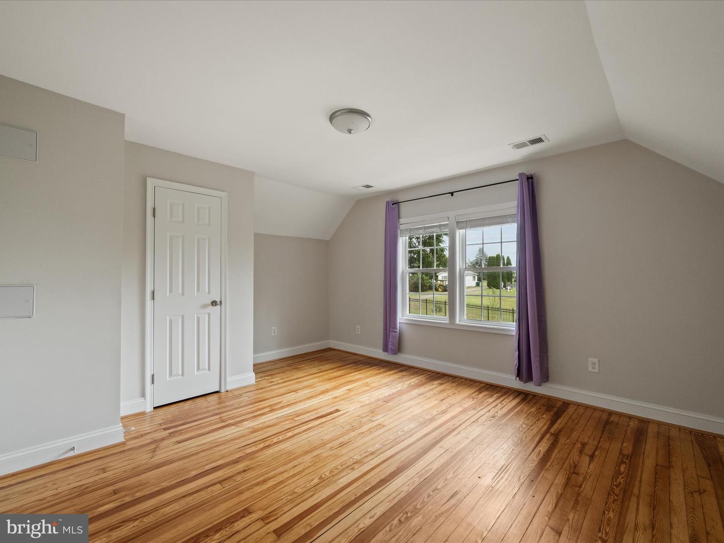 25 E HART ST, WINCHESTER, Virginia 22601, 5 Bedrooms Bedrooms, ,3 BathroomsBathrooms,Residential,For sale,25 E HART ST,VAWI2008926 MLS # VAWI2008926