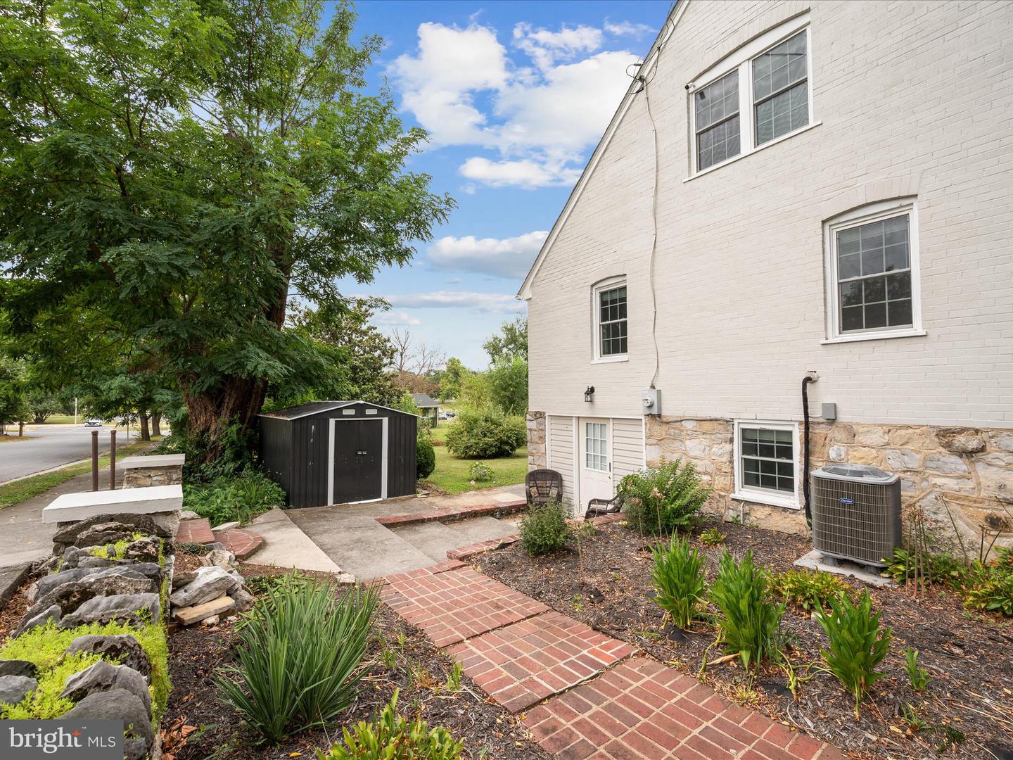 25 E HART ST, WINCHESTER, Virginia 22601, 5 Bedrooms Bedrooms, ,3 BathroomsBathrooms,Residential,For sale,25 E HART ST,VAWI2008926 MLS # VAWI2008926