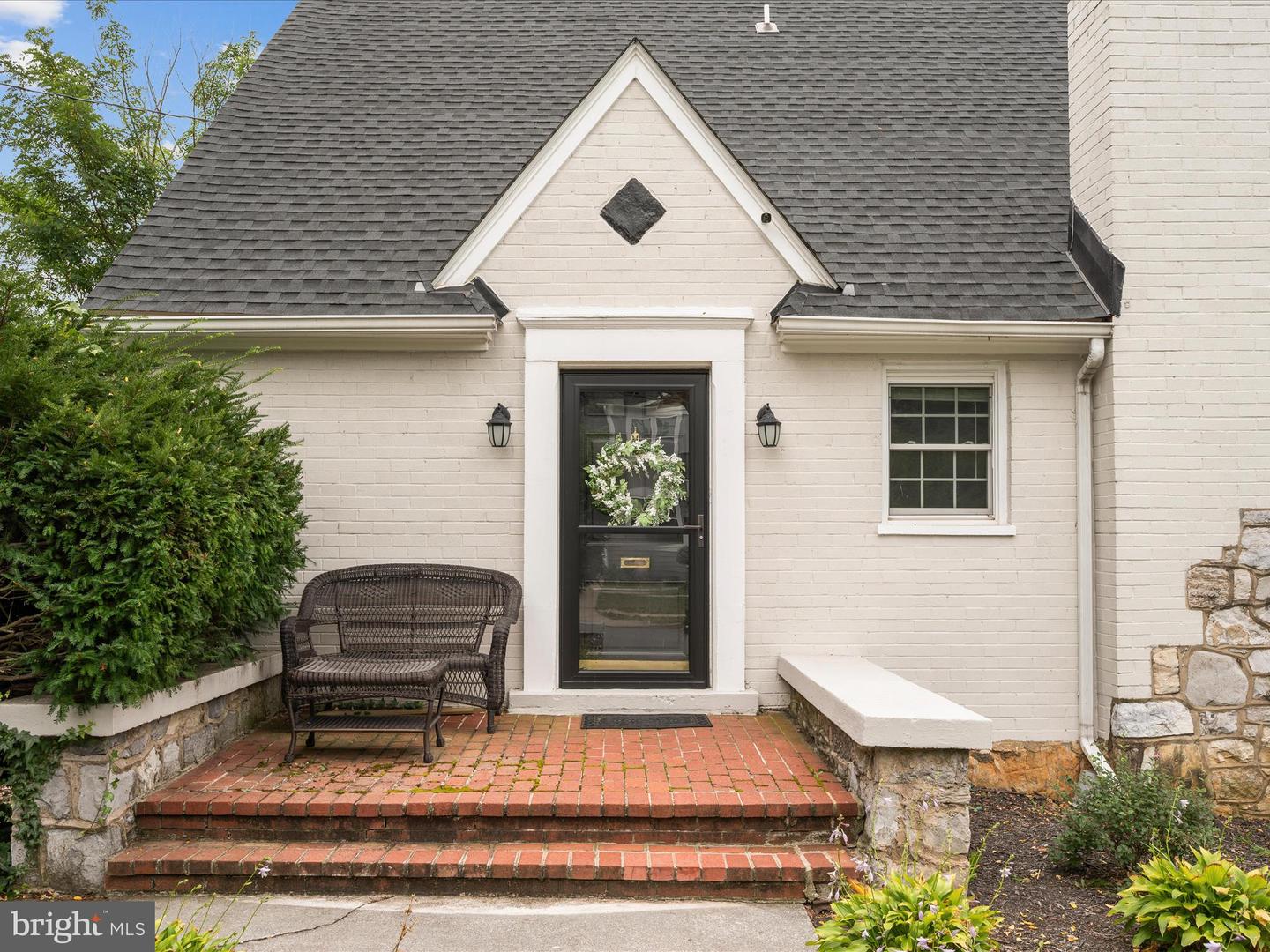 25 E HART ST, WINCHESTER, Virginia 22601, 5 Bedrooms Bedrooms, ,3 BathroomsBathrooms,Residential,For sale,25 E HART ST,VAWI2008926 MLS # VAWI2008926