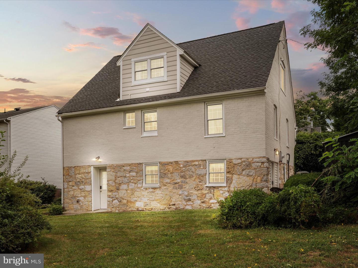 25 E HART ST, WINCHESTER, Virginia 22601, 5 Bedrooms Bedrooms, ,3 BathroomsBathrooms,Residential,For sale,25 E HART ST,VAWI2008926 MLS # VAWI2008926