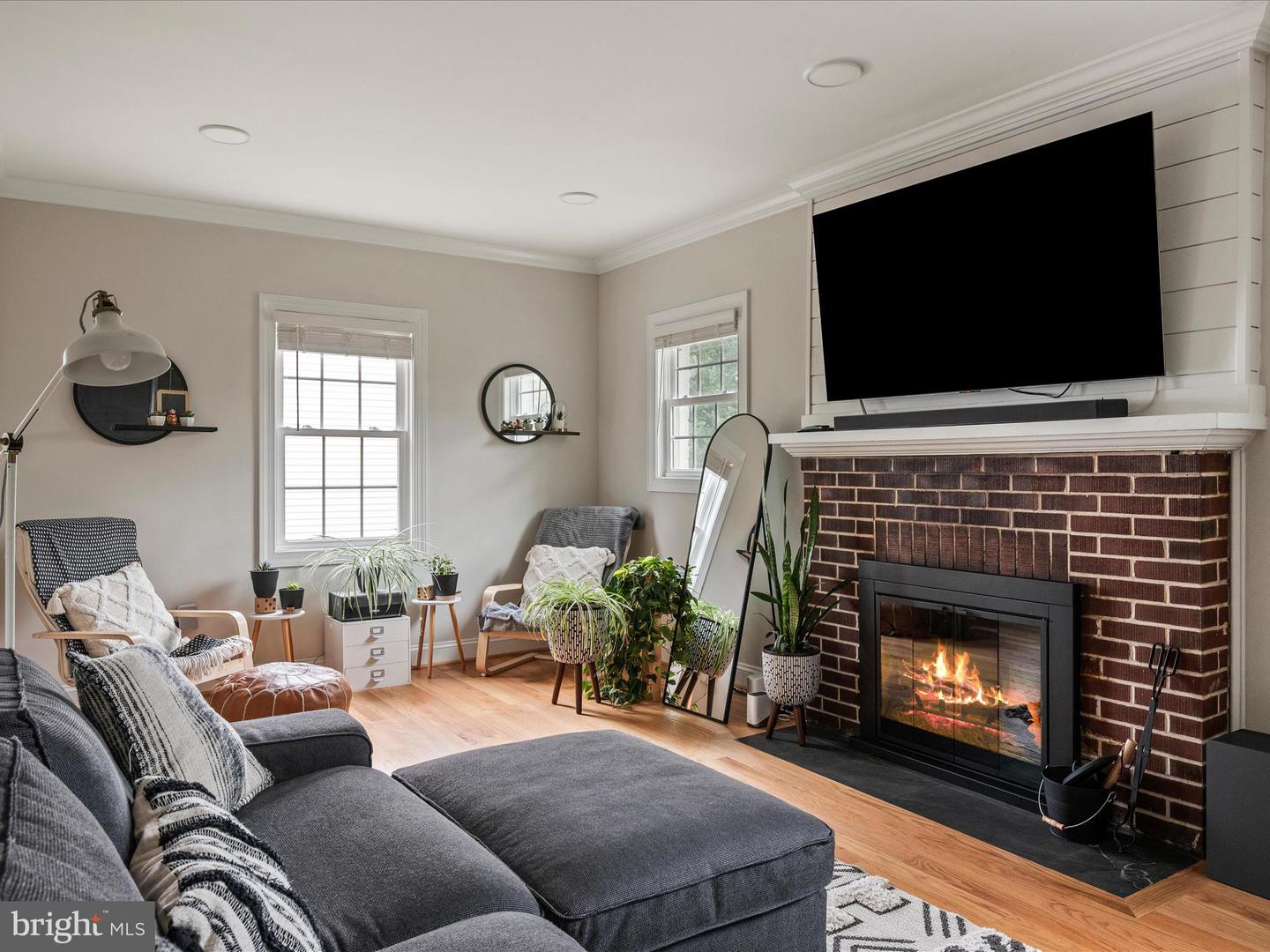 25 E HART ST, WINCHESTER, Virginia 22601, 5 Bedrooms Bedrooms, ,3 BathroomsBathrooms,Residential,For sale,25 E HART ST,VAWI2008926 MLS # VAWI2008926
