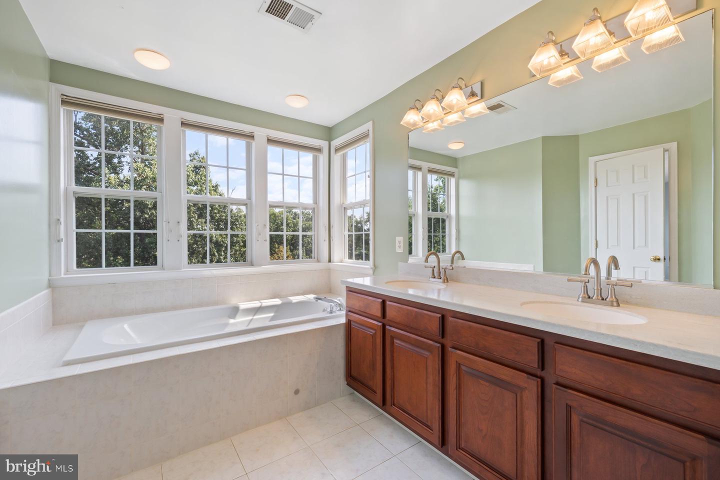 1616 CHICKASAW PL NE, LEESBURG, Virginia 20176, 5 Bedrooms Bedrooms, ,3 BathroomsBathrooms,Residential,For sale,1616 CHICKASAW PL NE,VALO2104978 MLS # VALO2104978