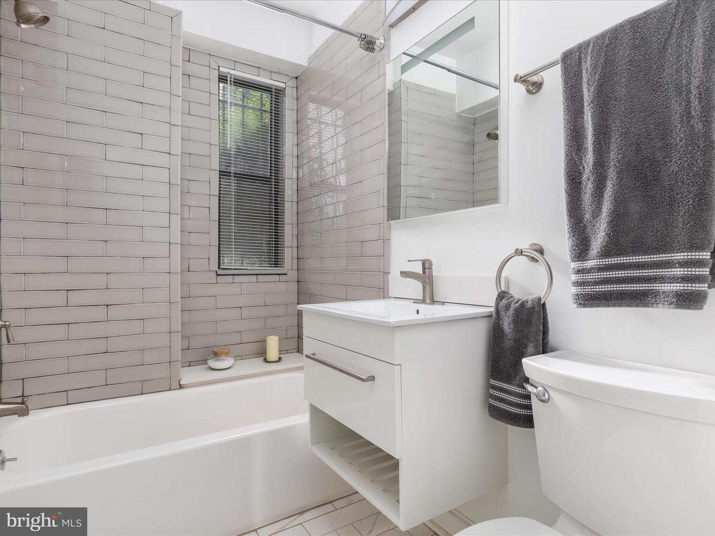 1 SCOTT CIR NW #3, WASHINGTON, District Of Columbia 20036, 1 Bedroom Bedrooms, ,1 BathroomBathrooms,Residential,For sale,1 SCOTT CIR NW #3,DCDC2216106 MLS # DCDC2216106