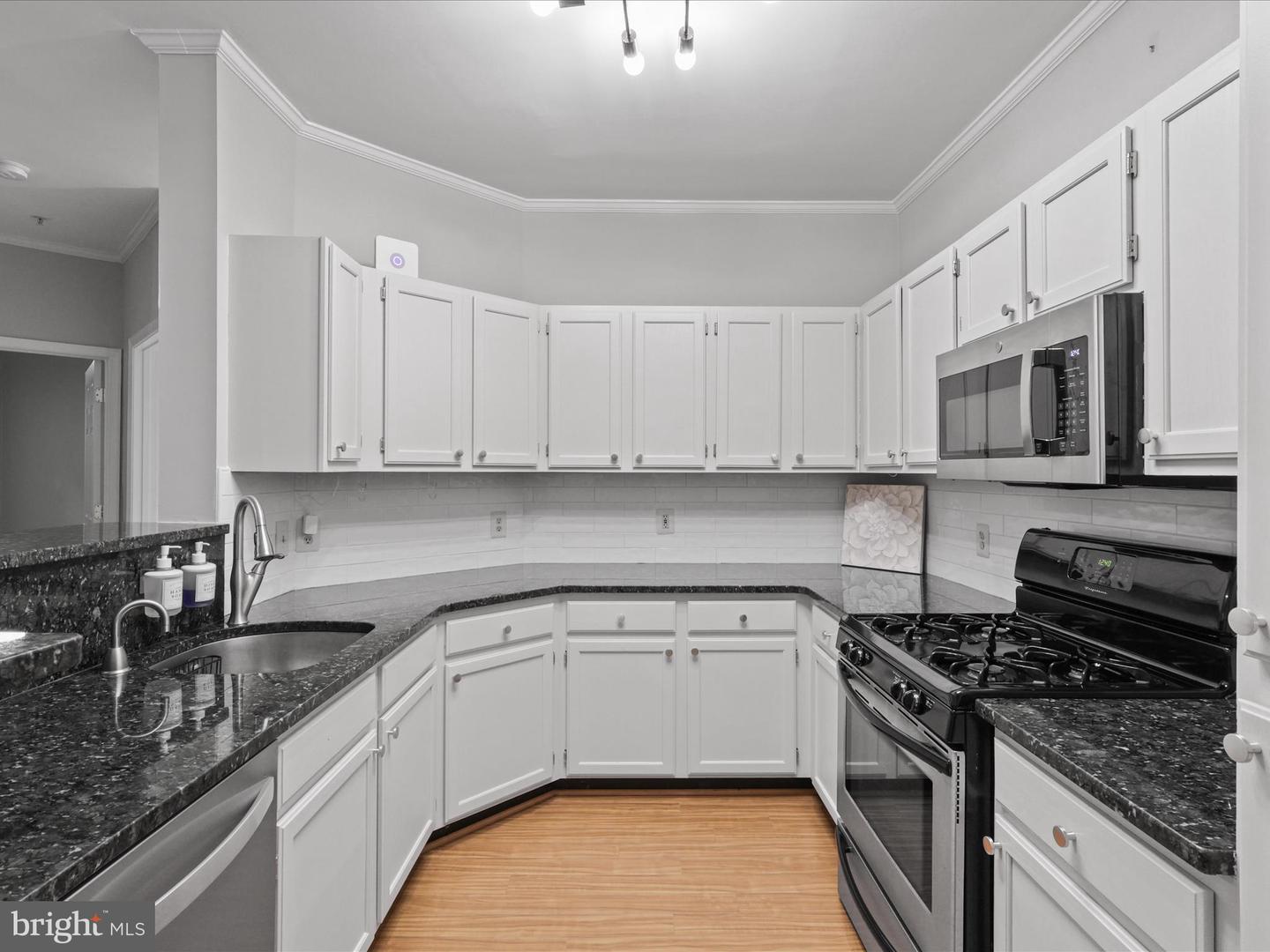 1712 LAKE SHORE CREST DR #26, RESTON, Virginia 20190, 2 Bedrooms Bedrooms, 8 Rooms Rooms,2 BathroomsBathrooms,Residential,For sale,1712 LAKE SHORE CREST DR #26,VAFX2262528 MLS # VAFX2262528