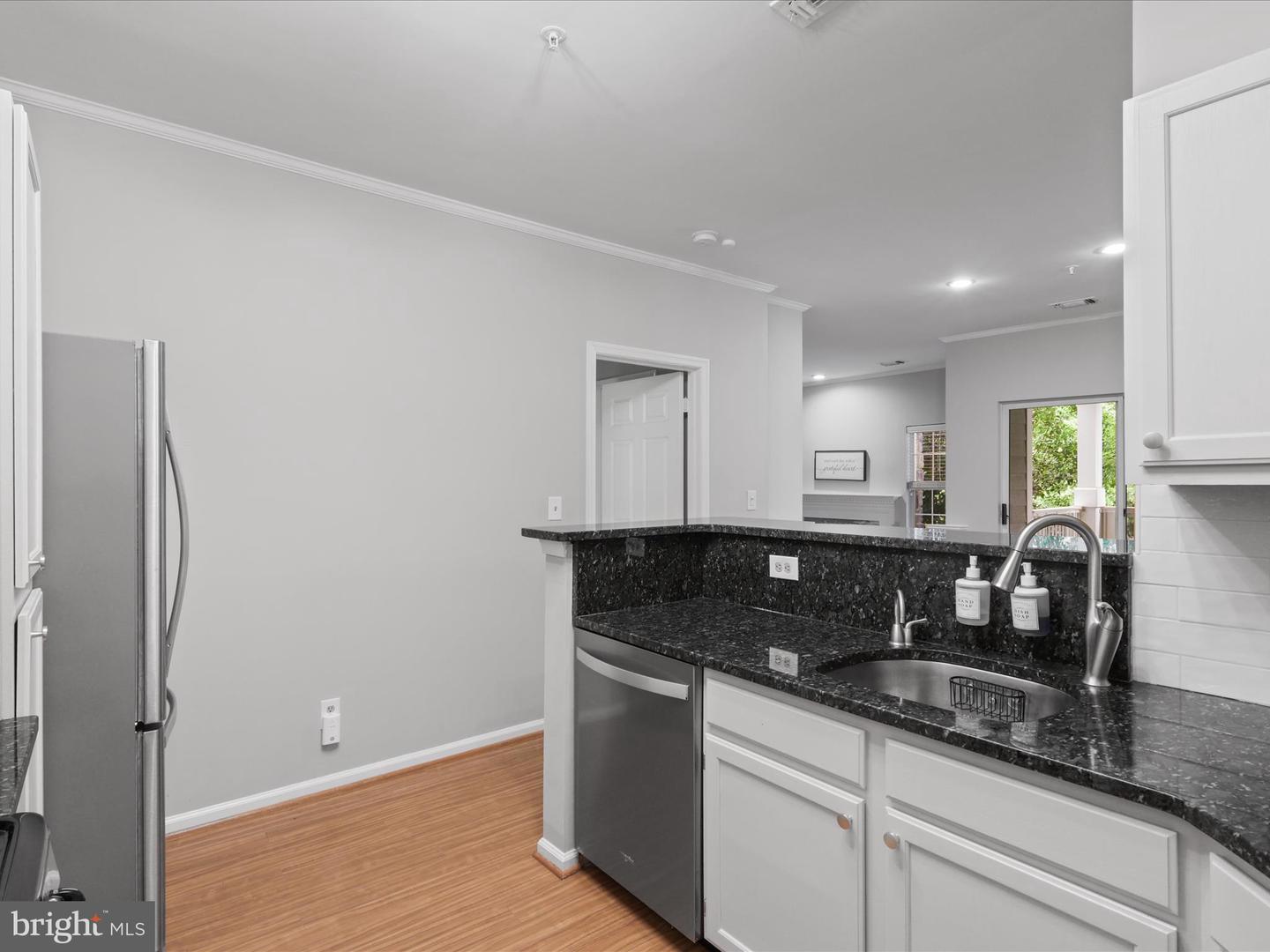 1712 LAKE SHORE CREST DR #26, RESTON, Virginia 20190, 2 Bedrooms Bedrooms, 8 Rooms Rooms,2 BathroomsBathrooms,Residential,For sale,1712 LAKE SHORE CREST DR #26,VAFX2262528 MLS # VAFX2262528