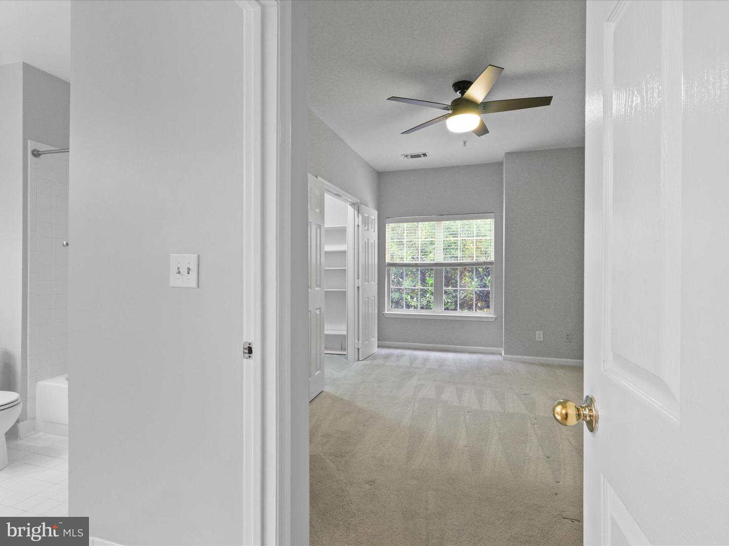 1712 LAKE SHORE CREST DR #26, RESTON, Virginia 20190, 2 Bedrooms Bedrooms, 8 Rooms Rooms,2 BathroomsBathrooms,Residential,For sale,1712 LAKE SHORE CREST DR #26,VAFX2262528 MLS # VAFX2262528