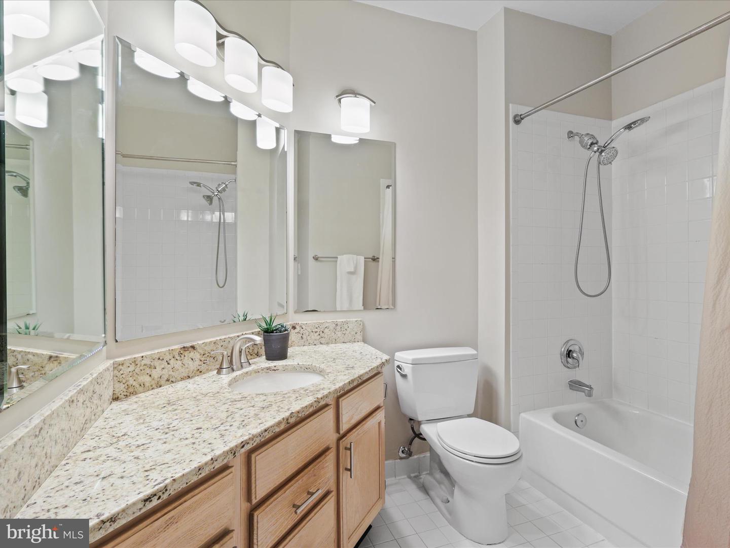 1712 LAKE SHORE CREST DR #26, RESTON, Virginia 20190, 2 Bedrooms Bedrooms, 8 Rooms Rooms,2 BathroomsBathrooms,Residential,For sale,1712 LAKE SHORE CREST DR #26,VAFX2262528 MLS # VAFX2262528