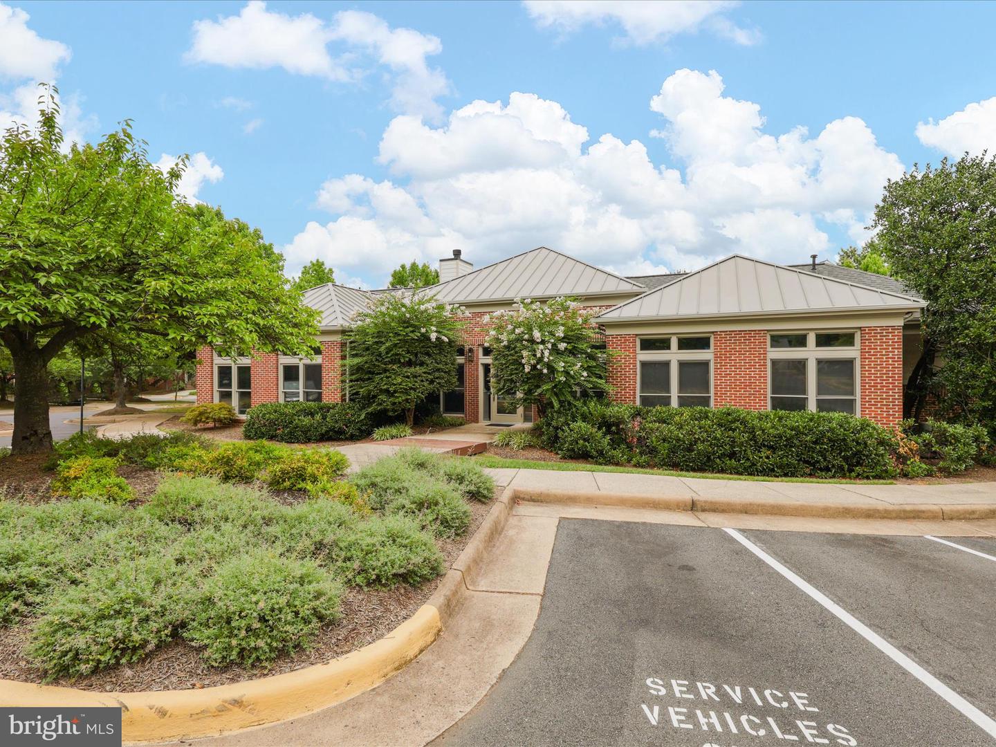 1712 LAKE SHORE CREST DR #26, RESTON, Virginia 20190, 2 Bedrooms Bedrooms, 8 Rooms Rooms,2 BathroomsBathrooms,Residential,For sale,1712 LAKE SHORE CREST DR #26,VAFX2262528 MLS # VAFX2262528