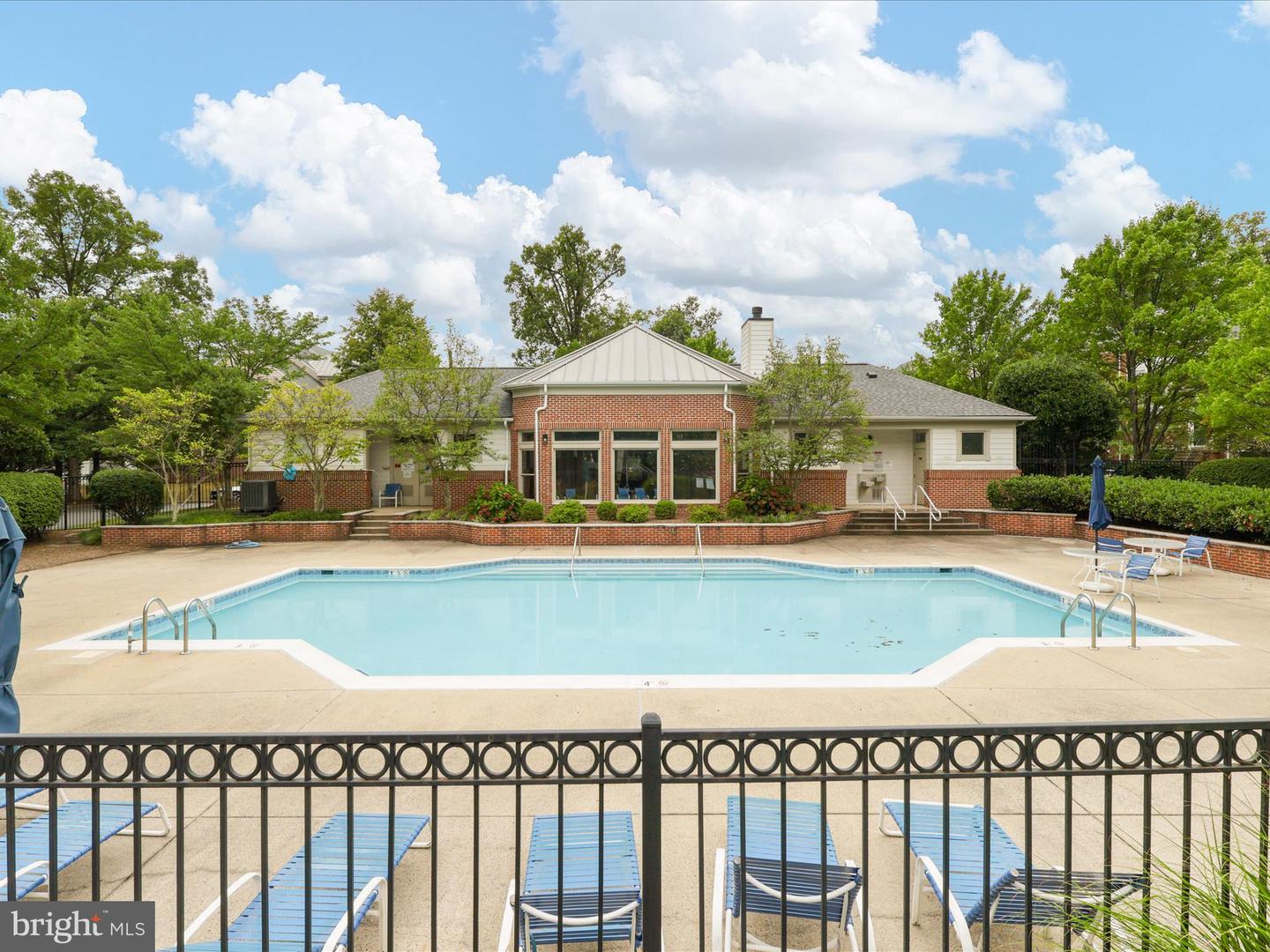 1712 LAKE SHORE CREST DR #26, RESTON, Virginia 20190, 2 Bedrooms Bedrooms, 8 Rooms Rooms,2 BathroomsBathrooms,Residential,For sale,1712 LAKE SHORE CREST DR #26,VAFX2262528 MLS # VAFX2262528