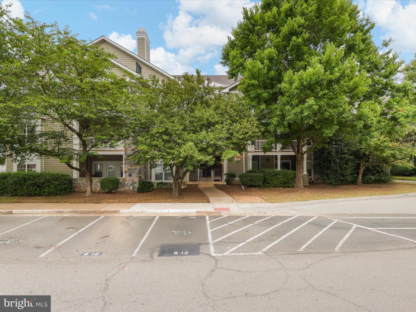 1712 LAKE SHORE CREST DR #26, RESTON, Virginia 20190, 2 Bedrooms Bedrooms, 8 Rooms Rooms,2 BathroomsBathrooms,Residential,For sale,1712 LAKE SHORE CREST DR #26,VAFX2262528 MLS # VAFX2262528
