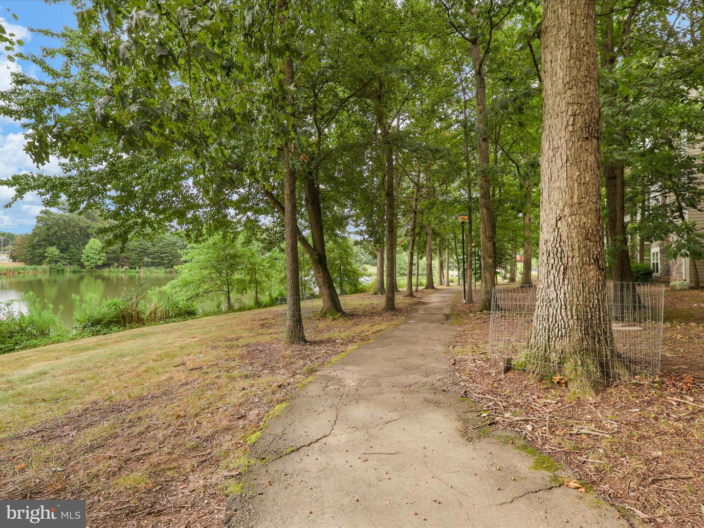 1712 LAKE SHORE CREST DR #26, RESTON, Virginia 20190, 2 Bedrooms Bedrooms, 8 Rooms Rooms,2 BathroomsBathrooms,Residential,For sale,1712 LAKE SHORE CREST DR #26,VAFX2262528 MLS # VAFX2262528