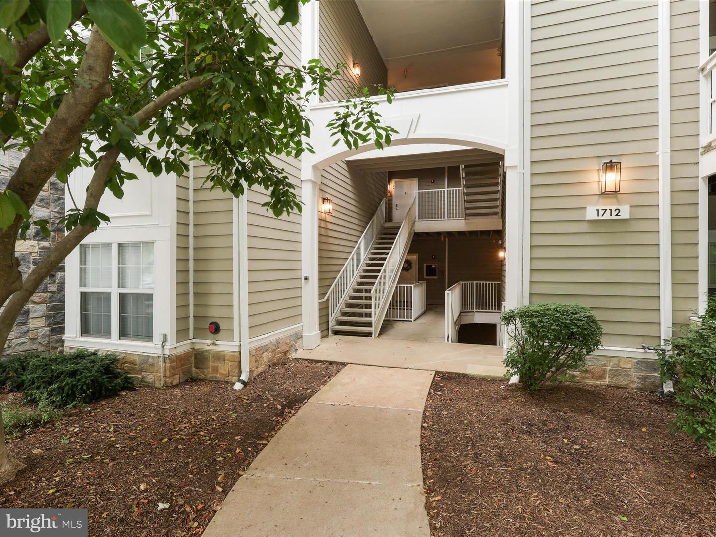 1712 LAKE SHORE CREST DR #26, RESTON, Virginia 20190, 2 Bedrooms Bedrooms, 8 Rooms Rooms,2 BathroomsBathrooms,Residential,For sale,1712 LAKE SHORE CREST DR #26,VAFX2262528 MLS # VAFX2262528
