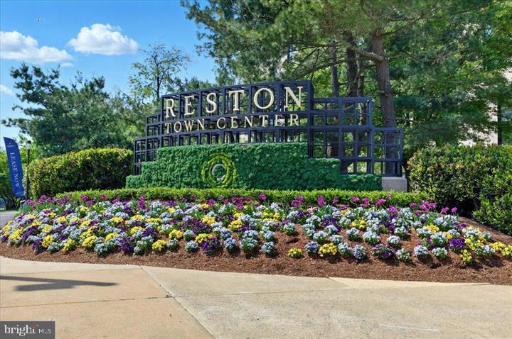 1712 LAKE SHORE CREST DR #26, RESTON, Virginia 20190, 2 Bedrooms Bedrooms, 8 Rooms Rooms,2 BathroomsBathrooms,Residential,For sale,1712 LAKE SHORE CREST DR #26,VAFX2262528 MLS # VAFX2262528