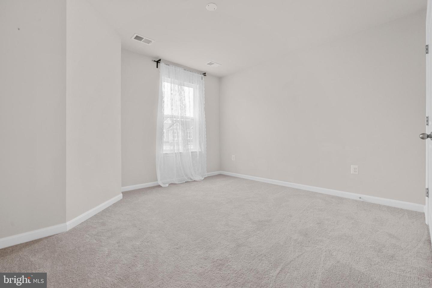 14035 MADRONA LN, WOODBRIDGE, Virginia 22193, 3 Bedrooms Bedrooms, ,2 BathroomsBathrooms,Residential,For sale,14035 MADRONA LN,VAPW2102166 MLS # VAPW2102166