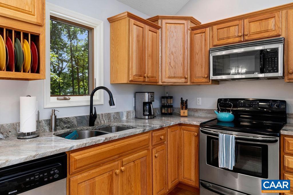 122 WHITE OAK LN, WINTERGREEN RESORT, Virginia 22967, 3 Bedrooms Bedrooms, ,2 BathroomsBathrooms,Residential,For sale,122 WHITE OAK LN,668099 MLS # 668099
