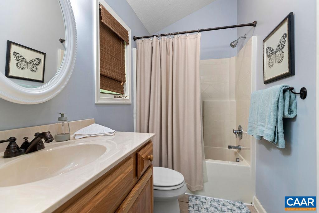 122 WHITE OAK LN, WINTERGREEN RESORT, Virginia 22967, 3 Bedrooms Bedrooms, ,2 BathroomsBathrooms,Residential,For sale,122 WHITE OAK LN,668099 MLS # 668099