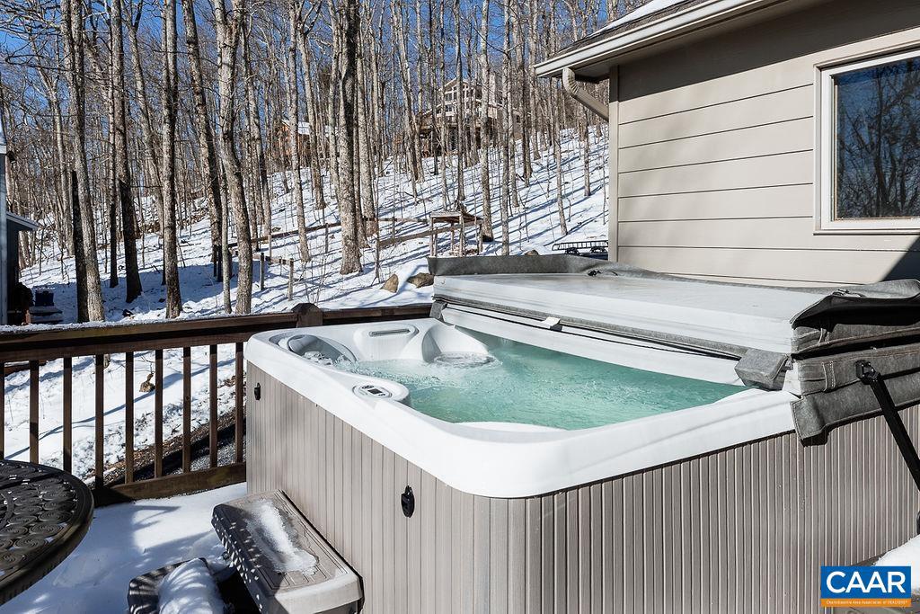 122 WHITE OAK LN, WINTERGREEN RESORT, Virginia 22967, 3 Bedrooms Bedrooms, ,2 BathroomsBathrooms,Residential,For sale,122 WHITE OAK LN,668099 MLS # 668099