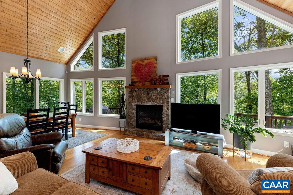 122 WHITE OAK LN, WINTERGREEN RESORT, Virginia 22967, 3 Bedrooms Bedrooms, ,2 BathroomsBathrooms,Residential,For sale,122 WHITE OAK LN,668099 MLS # 668099
