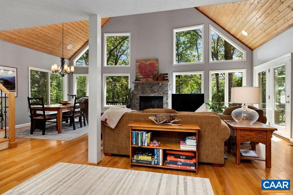 122 WHITE OAK LN, WINTERGREEN RESORT, Virginia 22967, 3 Bedrooms Bedrooms, ,2 BathroomsBathrooms,Residential,For sale,122 WHITE OAK LN,668099 MLS # 668099