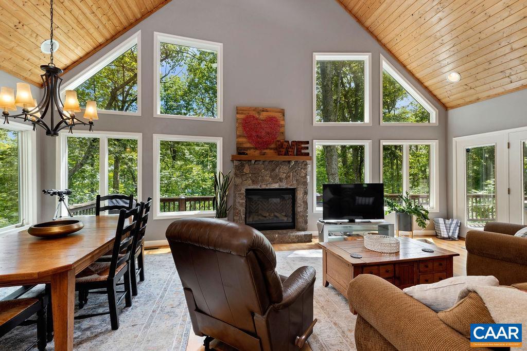122 WHITE OAK LN, WINTERGREEN RESORT, Virginia 22967, 3 Bedrooms Bedrooms, ,2 BathroomsBathrooms,Residential,For sale,122 WHITE OAK LN,668099 MLS # 668099