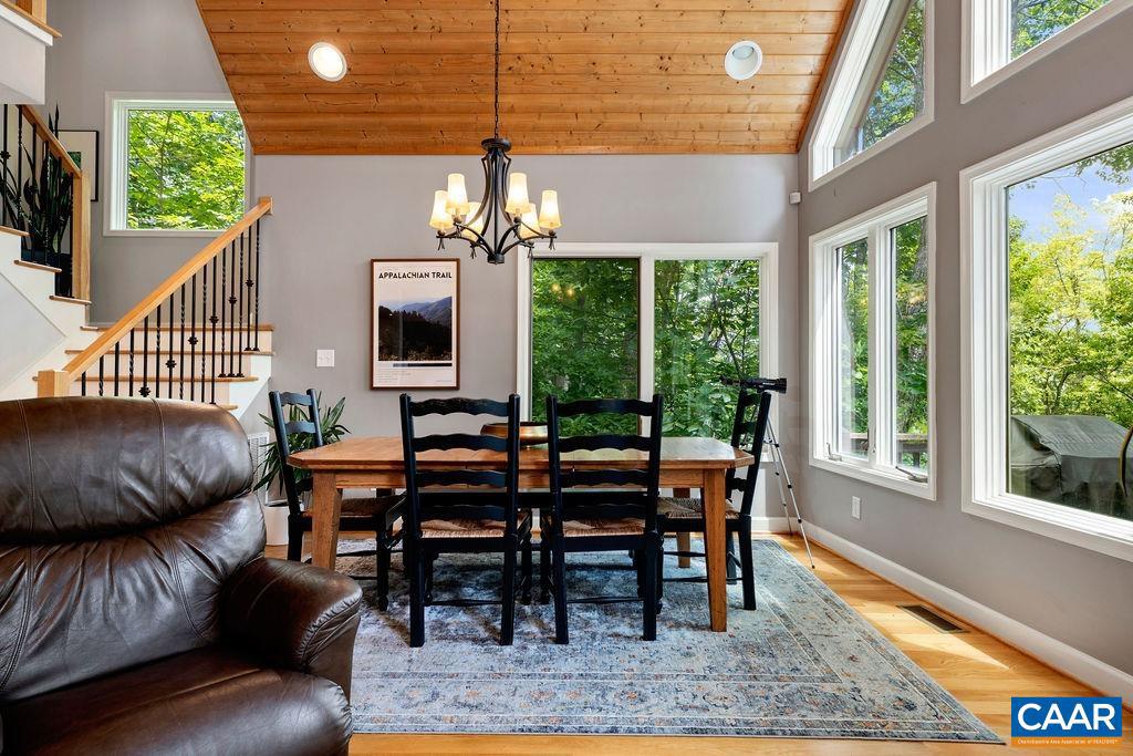 122 WHITE OAK LN, WINTERGREEN RESORT, Virginia 22967, 3 Bedrooms Bedrooms, ,2 BathroomsBathrooms,Residential,For sale,122 WHITE OAK LN,668099 MLS # 668099