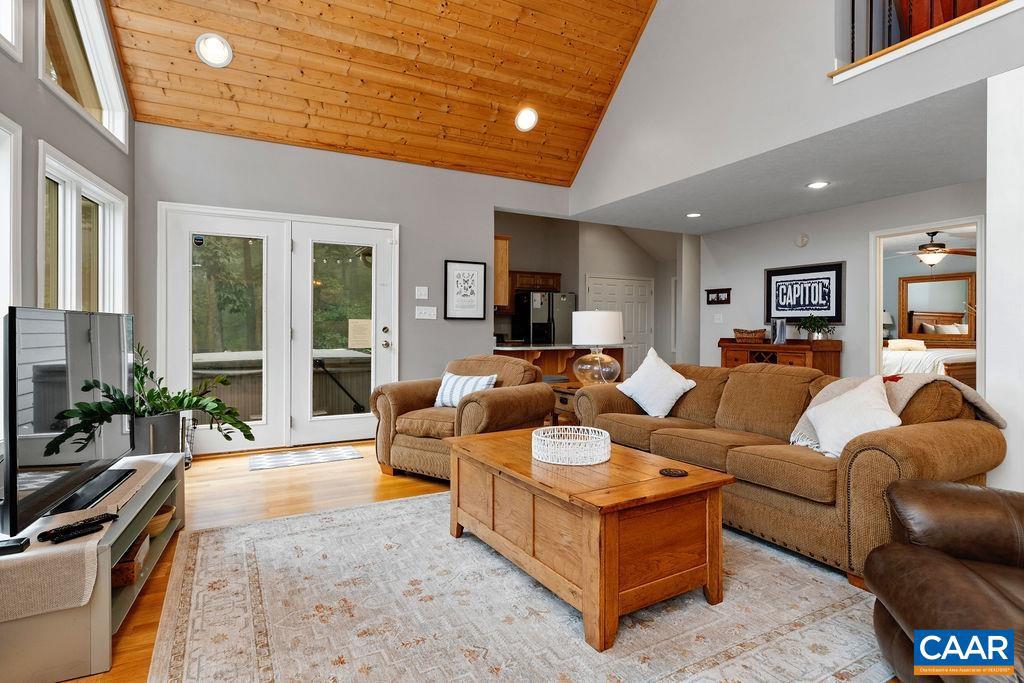 122 WHITE OAK LN, WINTERGREEN RESORT, Virginia 22967, 3 Bedrooms Bedrooms, ,2 BathroomsBathrooms,Residential,For sale,122 WHITE OAK LN,668099 MLS # 668099