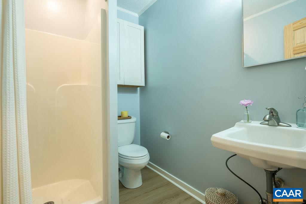 1021 GLENDALE RD, CHARLOTTESVILLE, Virginia 22901, 4 Bedrooms Bedrooms, ,3 BathroomsBathrooms,Residential,For sale,1021 GLENDALE RD,668080 MLS # 668080