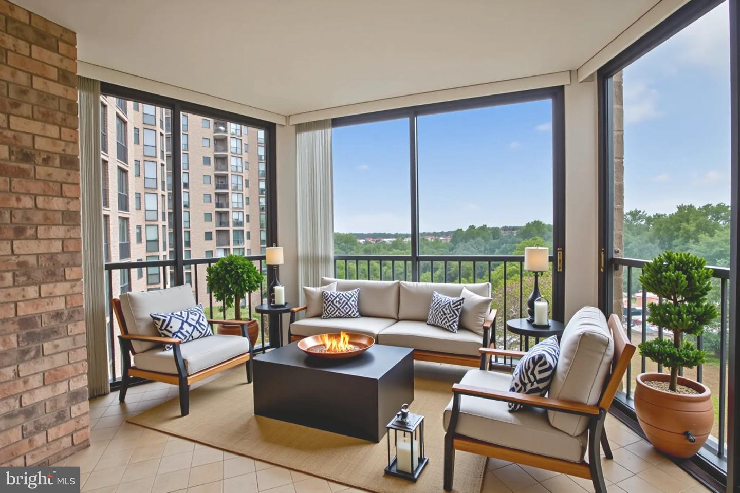 5902 MOUNT EAGLE DR #805, ALEXANDRIA, Virginia 22303, 2 Bedrooms Bedrooms, ,2 BathroomsBathrooms,Residential,For sale,5902 MOUNT EAGLE DR #805,VAFX2262868 MLS # VAFX2262868