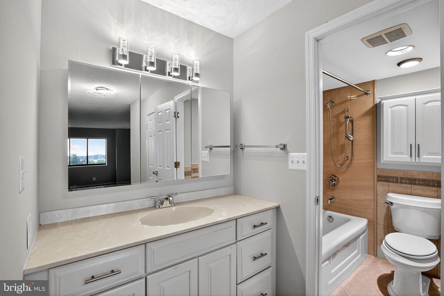 5902 MOUNT EAGLE DR #805, ALEXANDRIA, Virginia 22303, 2 Bedrooms Bedrooms, ,2 BathroomsBathrooms,Residential,For sale,5902 MOUNT EAGLE DR #805,VAFX2262868 MLS # VAFX2262868