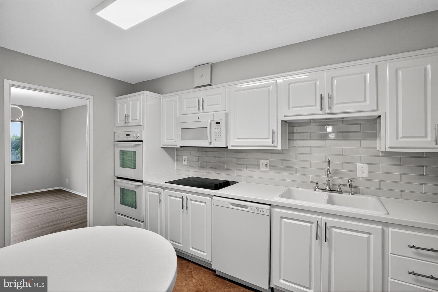 5902 MOUNT EAGLE DR #805, ALEXANDRIA, Virginia 22303, 2 Bedrooms Bedrooms, ,2 BathroomsBathrooms,Residential,For sale,5902 MOUNT EAGLE DR #805,VAFX2262868 MLS # VAFX2262868