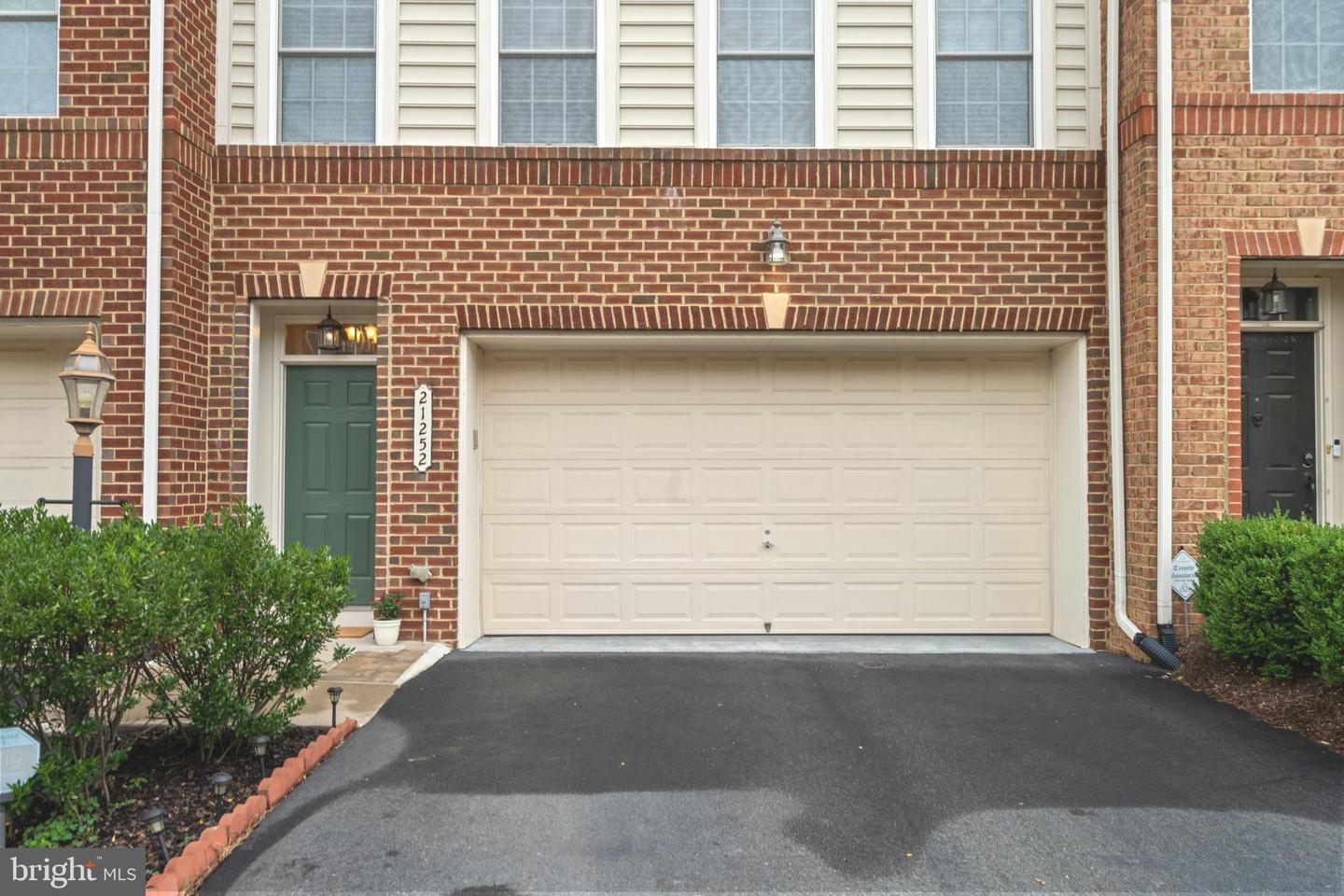 21252 PARK GROVE TER, ASHBURN, Virginia 20147, 3 Bedrooms Bedrooms, ,3 BathroomsBathrooms,Residential,For sale,21252 PARK GROVE TER,VALO2105126 MLS # VALO2105126