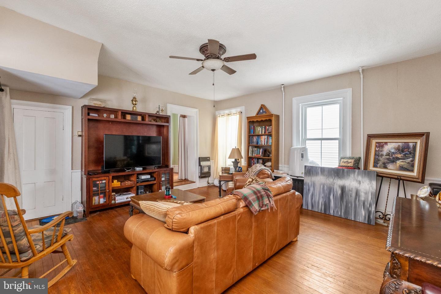 9400 CONGRESS ST S, NEW MARKET, Virginia 22844, 4 Bedrooms Bedrooms, ,2 BathroomsBathrooms,Residential,For sale,9400 CONGRESS ST S,VASH2012316 MLS # VASH2012316