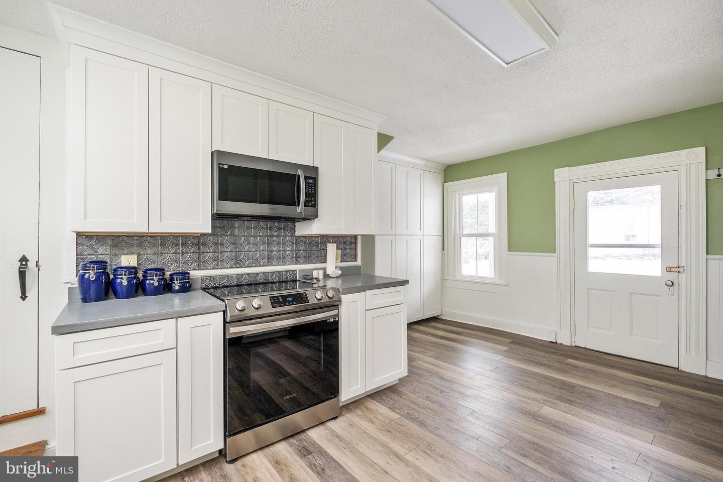 9400 CONGRESS ST S, NEW MARKET, Virginia 22844, 4 Bedrooms Bedrooms, ,2 BathroomsBathrooms,Residential,For sale,9400 CONGRESS ST S,VASH2012316 MLS # VASH2012316