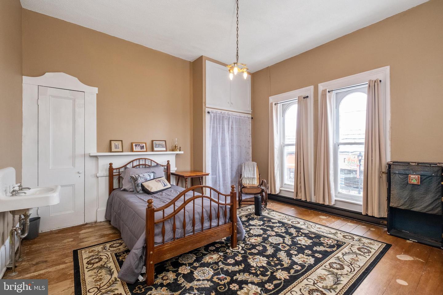 9400 CONGRESS ST S, NEW MARKET, Virginia 22844, 4 Bedrooms Bedrooms, ,2 BathroomsBathrooms,Residential,For sale,9400 CONGRESS ST S,VASH2012316 MLS # VASH2012316