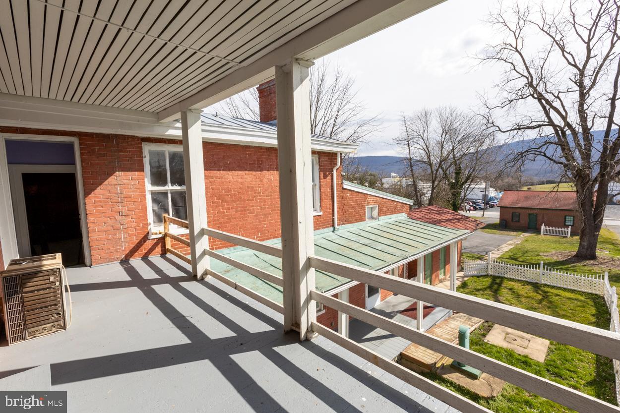 9400 CONGRESS ST S, NEW MARKET, Virginia 22844, 4 Bedrooms Bedrooms, ,2 BathroomsBathrooms,Residential,For sale,9400 CONGRESS ST S,VASH2012316 MLS # VASH2012316