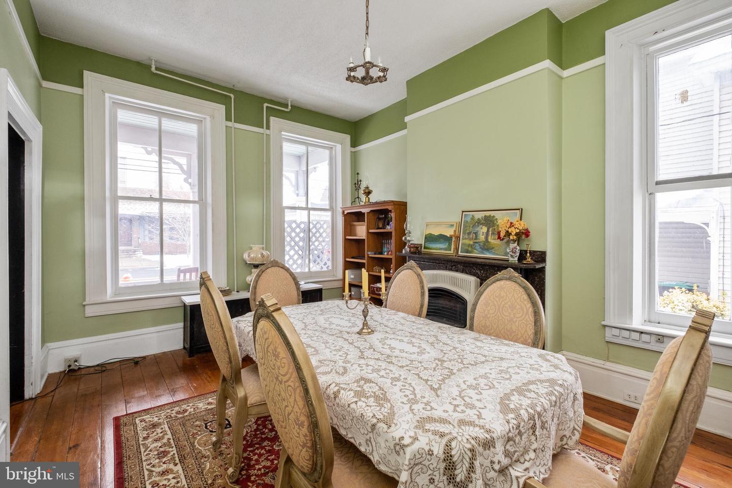 9400 CONGRESS ST S, NEW MARKET, Virginia 22844, 4 Bedrooms Bedrooms, ,2 BathroomsBathrooms,Residential,For sale,9400 CONGRESS ST S,VASH2012316 MLS # VASH2012316
