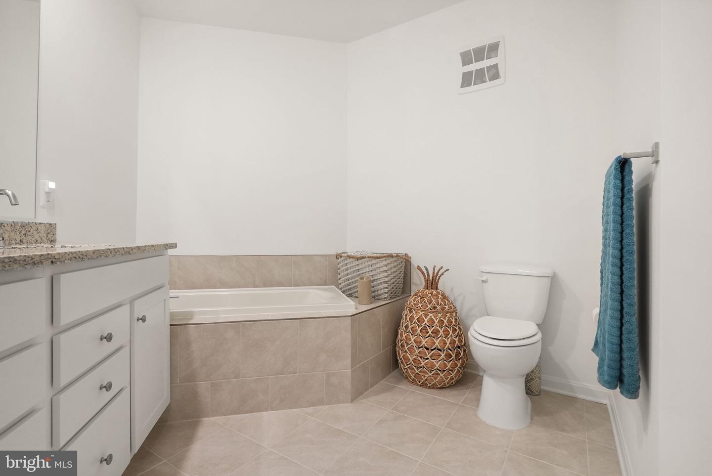 13950 ENGLEFIELD DR #3202, WOODBRIDGE, Virginia 22193, 2 Bedrooms Bedrooms, ,2 BathroomsBathrooms,Residential,For sale,13950 ENGLEFIELD DR #3202,VAPW2102276 MLS # VAPW2102276