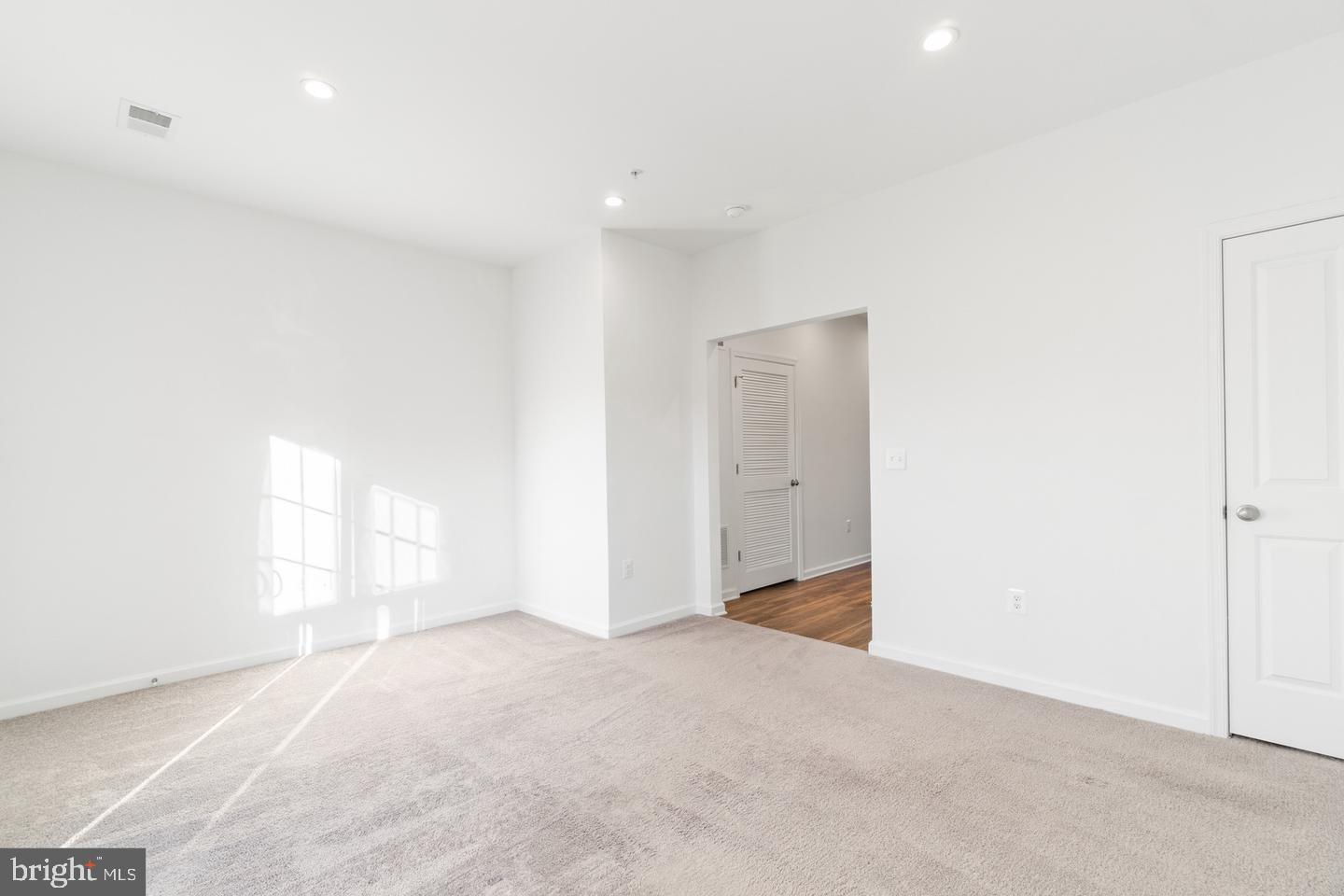 8264 KNIGHT STATION WAY, MANASSAS, Virginia 20110, 3 Bedrooms Bedrooms, ,3 BathroomsBathrooms,Residential,For sale,8264 KNIGHT STATION WAY,VAPW2102328 MLS # VAPW2102328