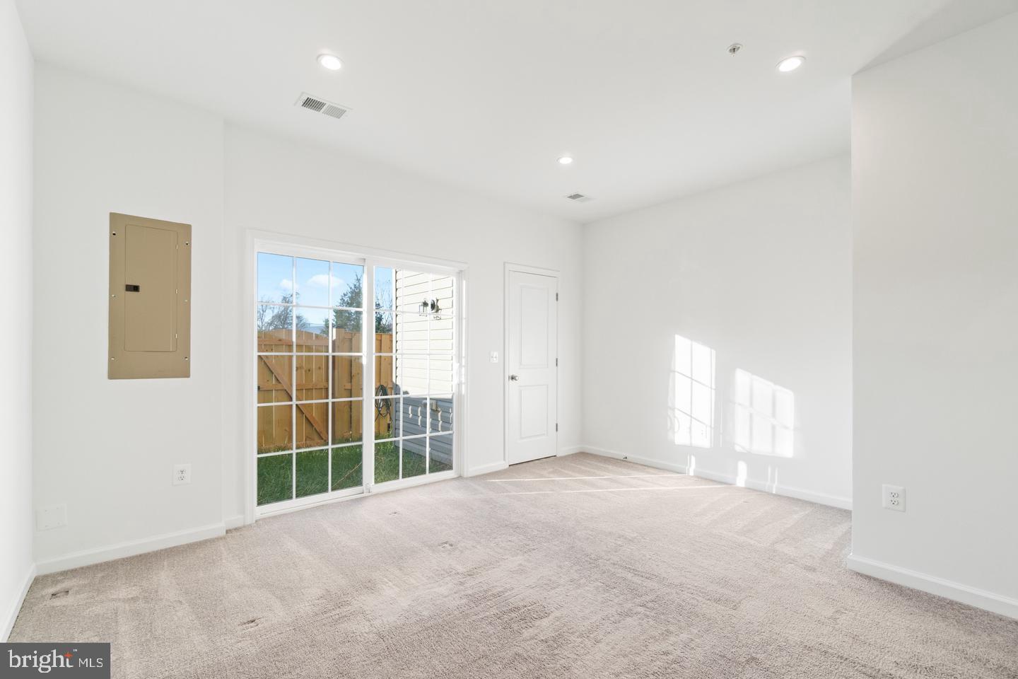 8264 KNIGHT STATION WAY, MANASSAS, Virginia 20110, 3 Bedrooms Bedrooms, ,3 BathroomsBathrooms,Residential,For sale,8264 KNIGHT STATION WAY,VAPW2102328 MLS # VAPW2102328