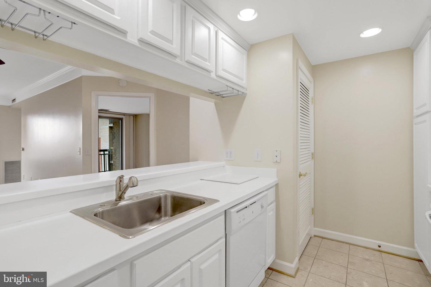 901 N MONROE ST #1408, ARLINGTON, Virginia 22201, 2 Bedrooms Bedrooms, 6 Rooms Rooms,2 BathroomsBathrooms,Residential,For sale,901 N MONROE ST #1408,VAAR2062658 MLS # VAAR2062658 901 N MONROE ST #1408, ARLINGTON, Virginia 22201, 2 Bedrooms Bedrooms, 6 Rooms Rooms,2 BathroomsBathrooms,Residential,For sale,901 N MONROE ST #1408,VAAR2062658 MLS # VAAR2062658