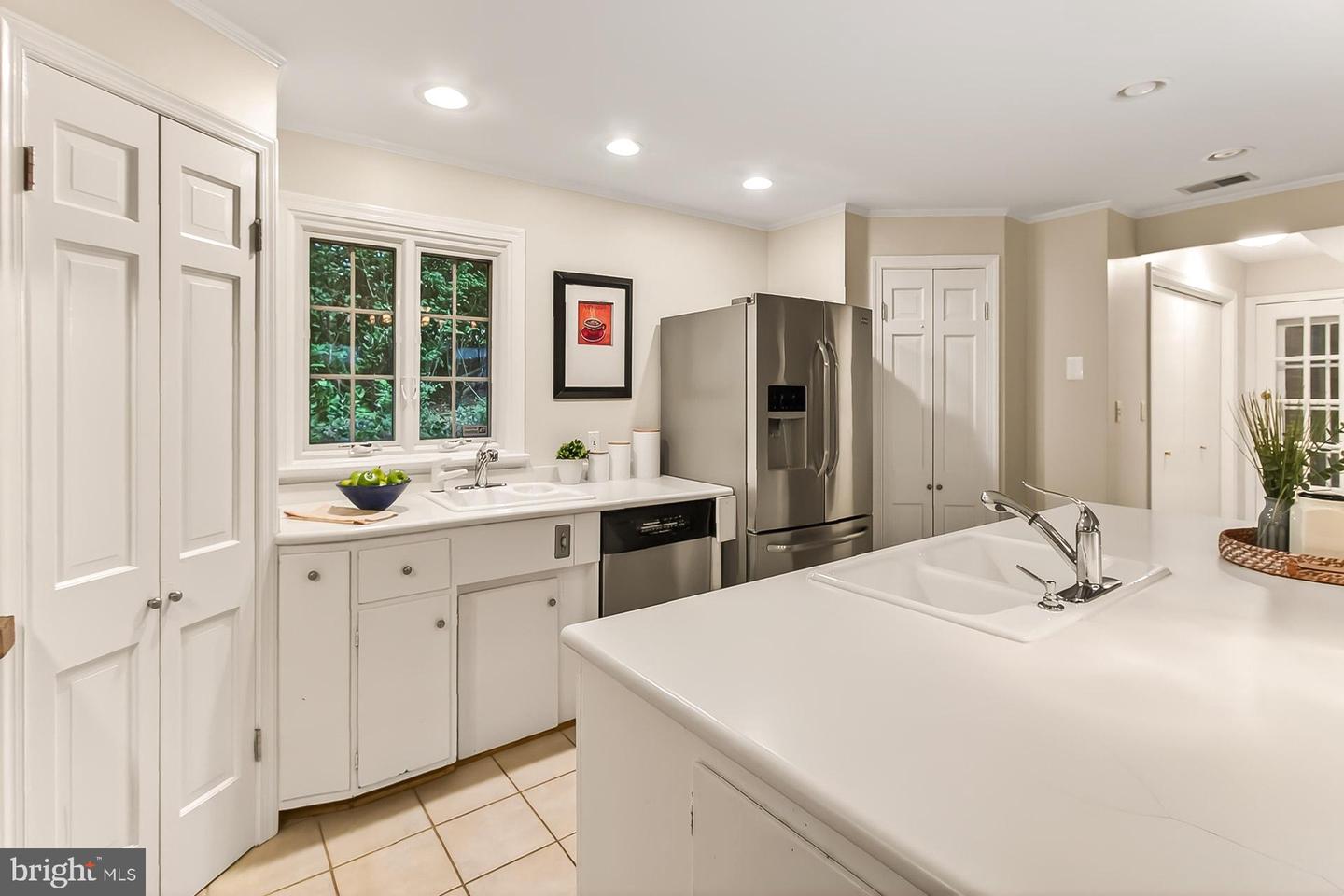 3032 KNOLL DR, FALLS CHURCH, Virginia 22042, 3 Bedrooms Bedrooms, ,3 BathroomsBathrooms,Residential,For sale,3032 KNOLL DR,VAFX2262988 MLS # VAFX2262988