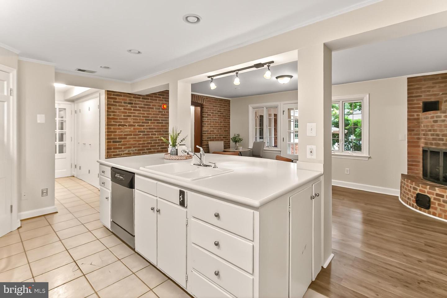 3032 KNOLL DR, FALLS CHURCH, Virginia 22042, 3 Bedrooms Bedrooms, ,3 BathroomsBathrooms,Residential,For sale,3032 KNOLL DR,VAFX2262988 MLS # VAFX2262988