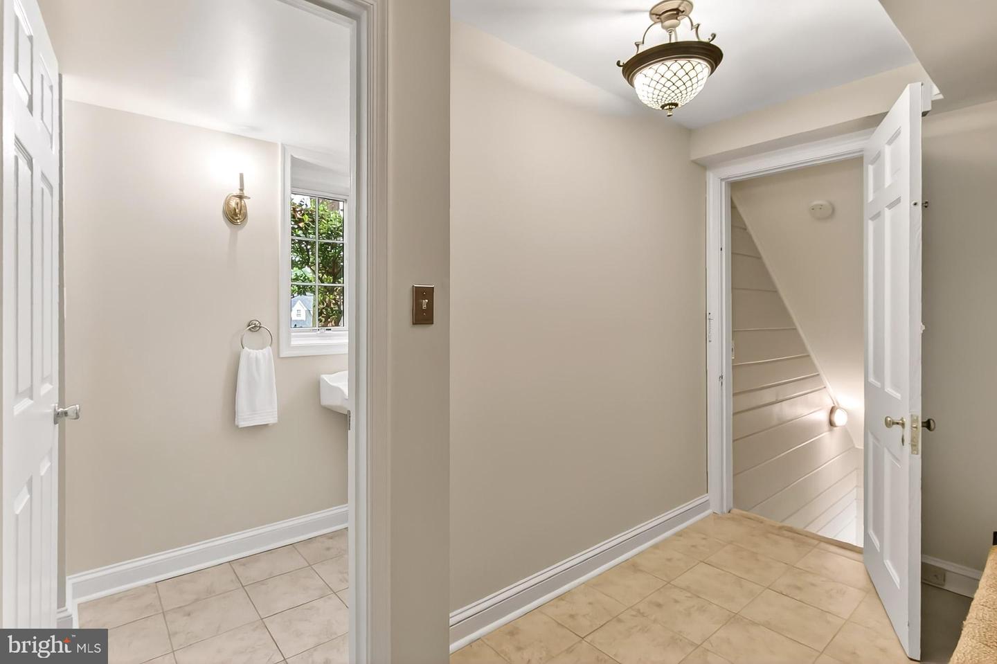 3032 KNOLL DR, FALLS CHURCH, Virginia 22042, 3 Bedrooms Bedrooms, ,3 BathroomsBathrooms,Residential,For sale,3032 KNOLL DR,VAFX2262988 MLS # VAFX2262988