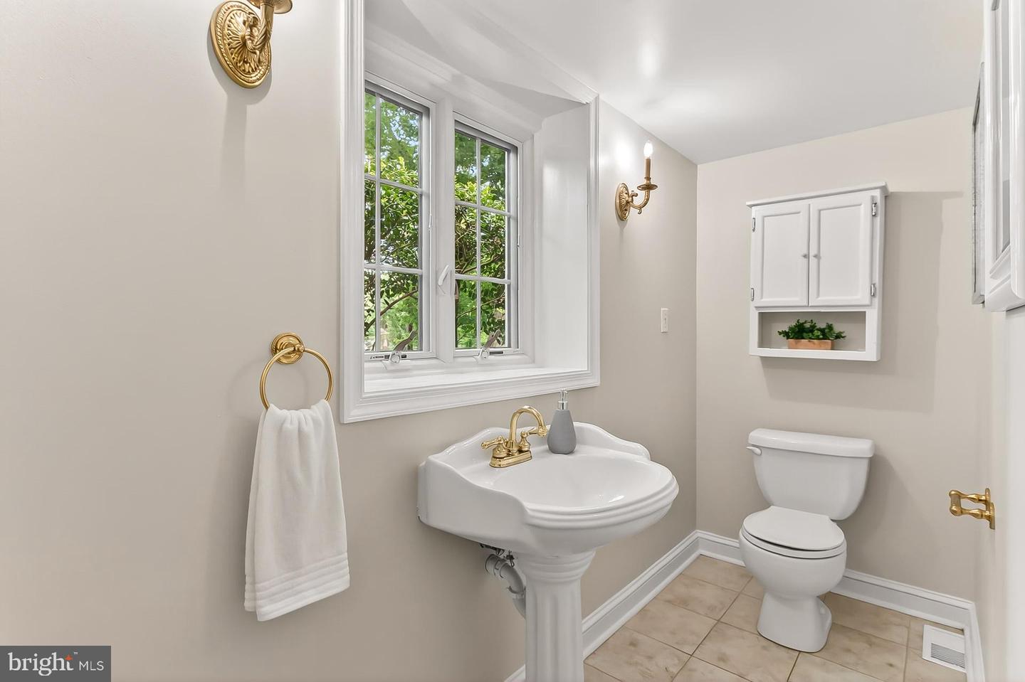 3032 KNOLL DR, FALLS CHURCH, Virginia 22042, 3 Bedrooms Bedrooms, ,3 BathroomsBathrooms,Residential,For sale,3032 KNOLL DR,VAFX2262988 MLS # VAFX2262988