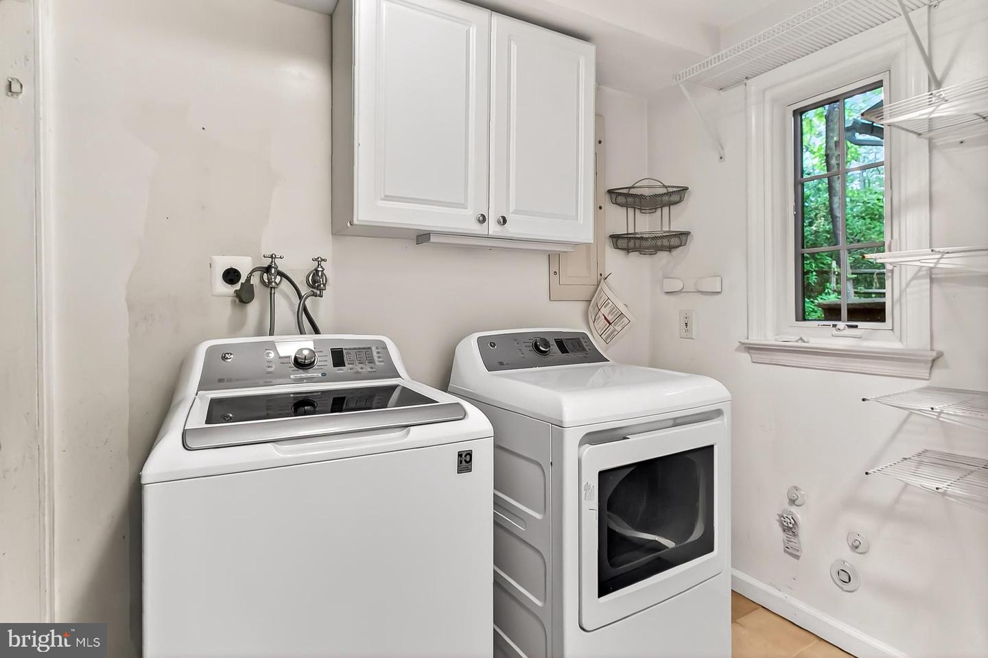 3032 KNOLL DR, FALLS CHURCH, Virginia 22042, 3 Bedrooms Bedrooms, ,3 BathroomsBathrooms,Residential,For sale,3032 KNOLL DR,VAFX2262988 MLS # VAFX2262988
