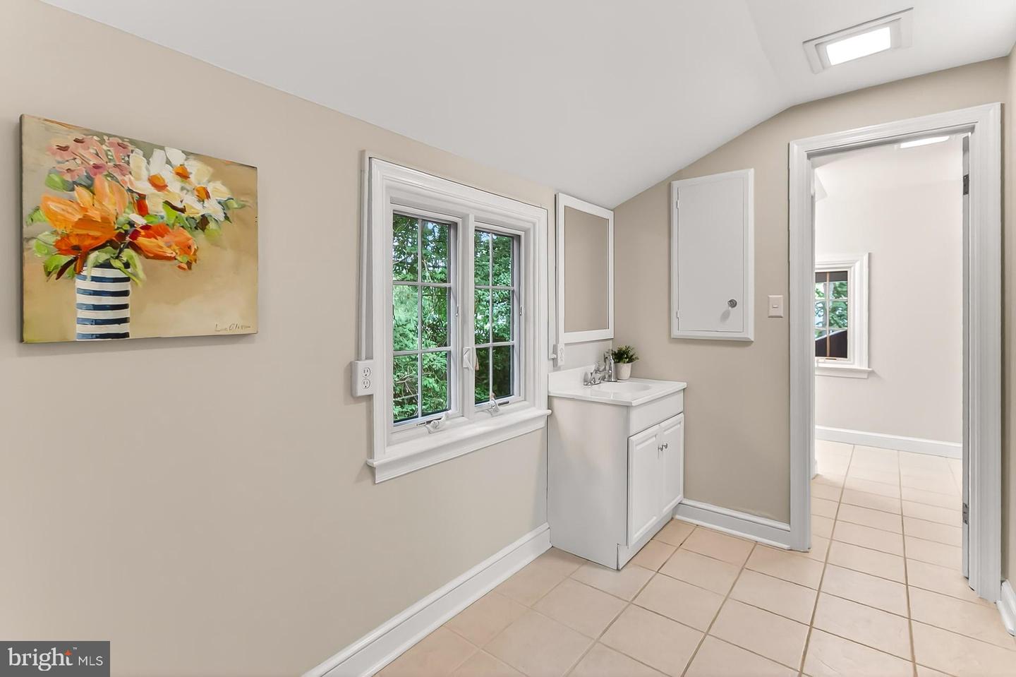 3032 KNOLL DR, FALLS CHURCH, Virginia 22042, 3 Bedrooms Bedrooms, ,3 BathroomsBathrooms,Residential,For sale,3032 KNOLL DR,VAFX2262988 MLS # VAFX2262988